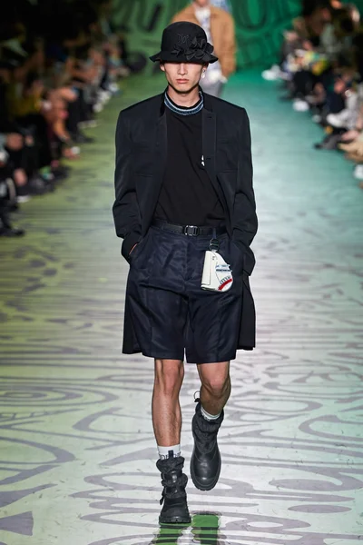 Look 25